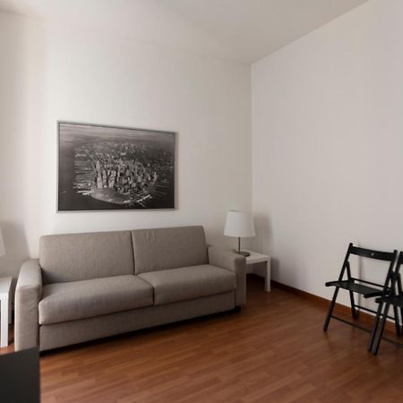 Brera - Fiori Chiari Charme Apartment Milan Ruang foto