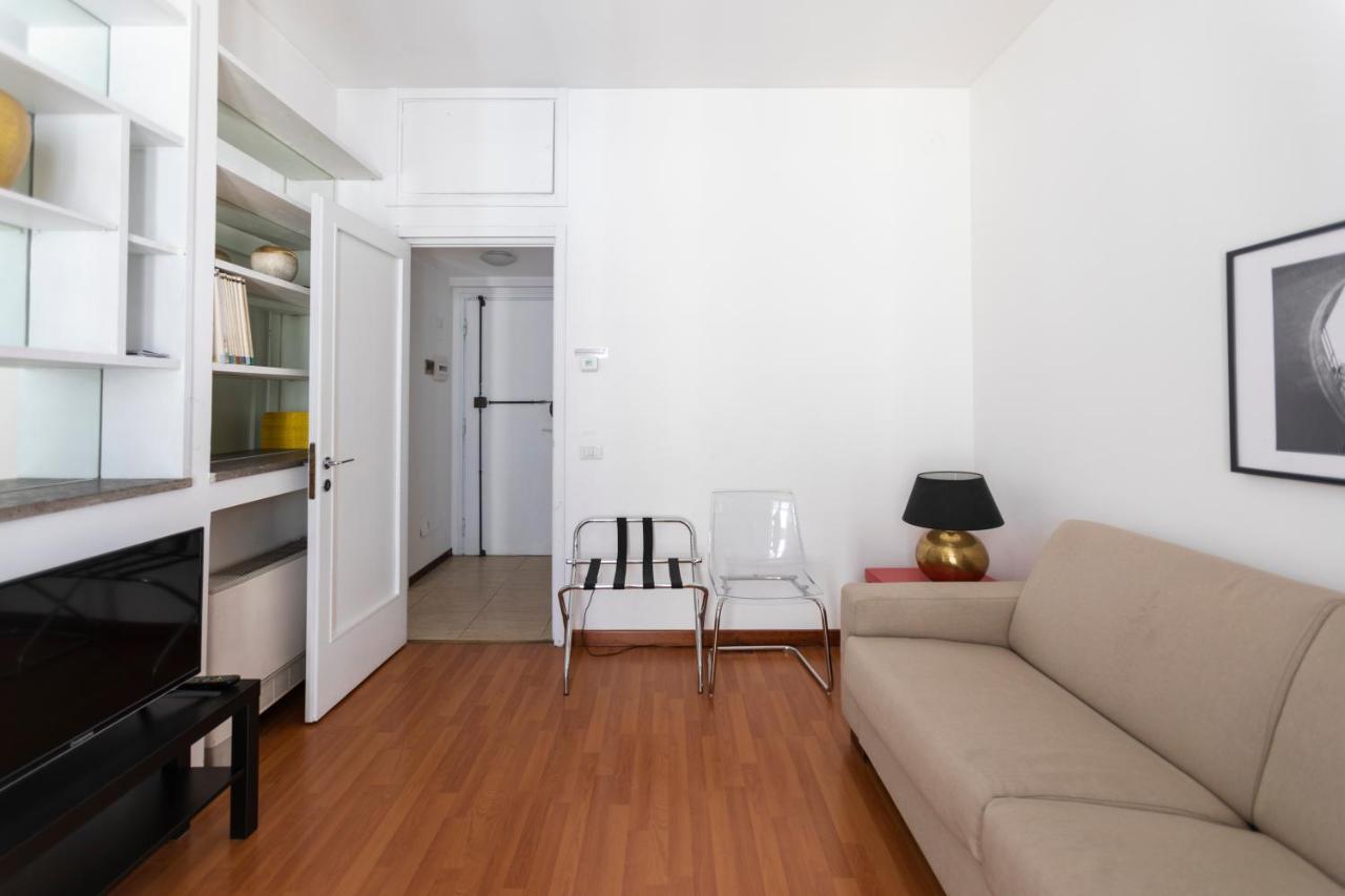 Brera - Fiori Chiari Charme Apartment Milan Bagian luar foto