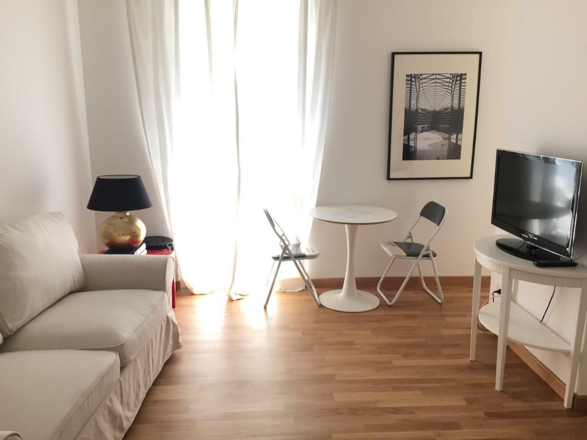 Brera - Fiori Chiari Charme Apartment Milan Bagian luar foto