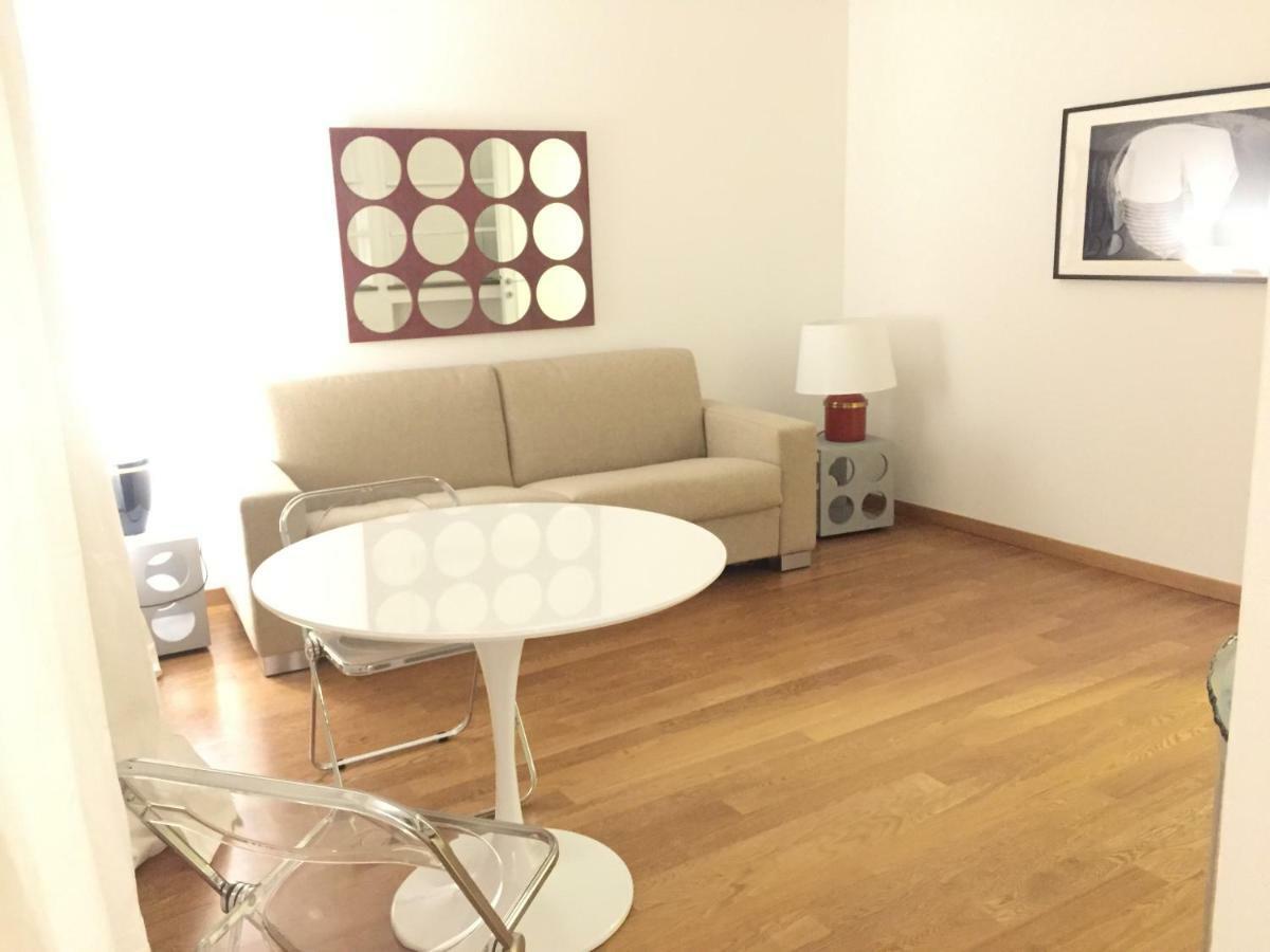 Brera - Fiori Chiari Charme Apartment Milan Bagian luar foto
